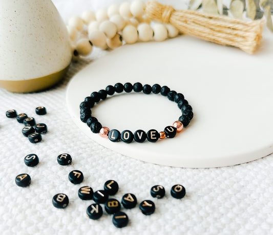 Noir Mama letter bracelet set