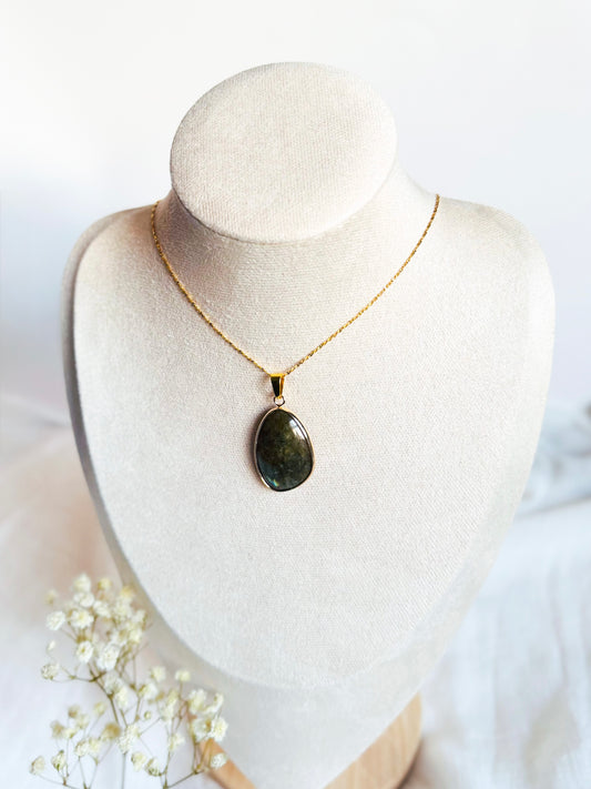 Lumiรจre Labradorite Necklace
