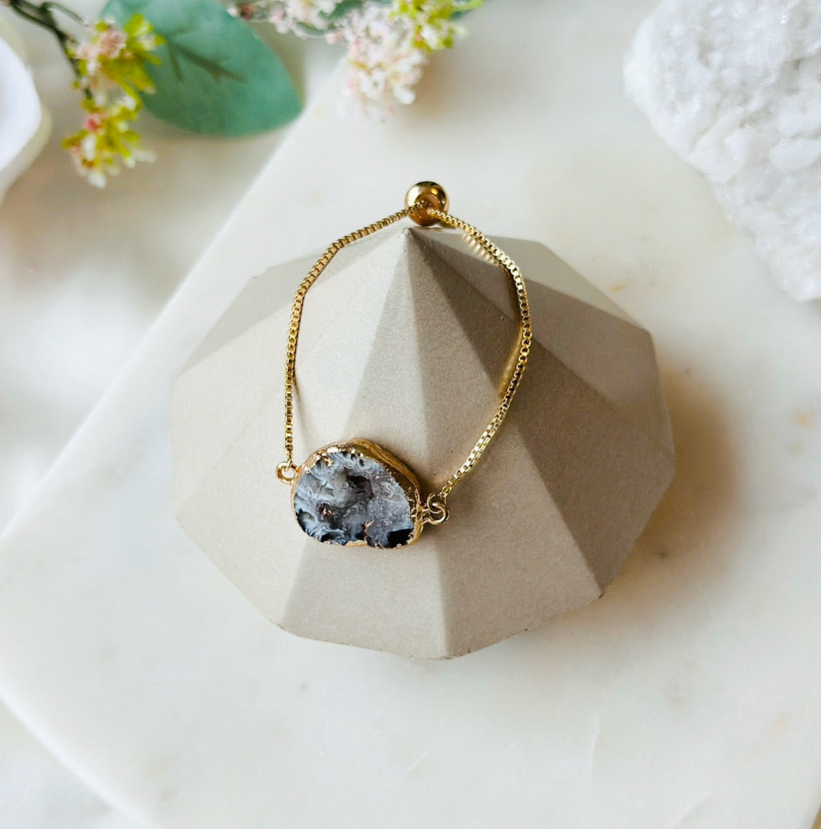 The Gold Agate Geode Minimalist