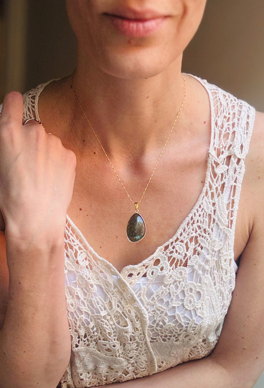 The Lumière Labradorite Necklace