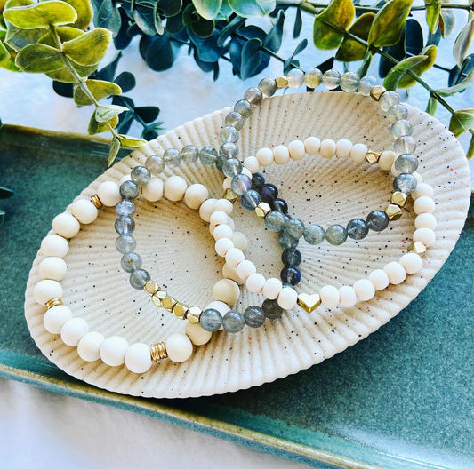 This healing gemstone bracelet stack is crafted with natural Labradorite and Whitewood beads. Labradorite is known for its powerful energy that helps to balance and protect the aura, and is used to enhance intuition, psychic abilities, and spiritual growth. Whitewood is said to be a powerful grounding stone and helps to balance the emotions and promote a feeling of calm and inner peace.