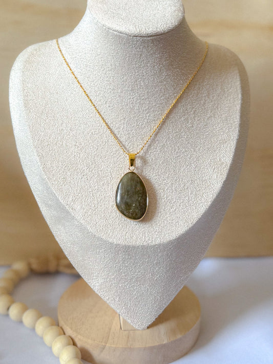 The Lumière Labradorite Necklace