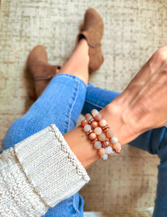“Goldie Hawn Bracelet — a cozy autumn-inspired gemstone bracelet featuring warm earthy tones. Made with sparkling Druzy Agate, natural Rosewood beads, and metallic Hematite spacers, styled beside soft fall textures and cozy sweaters. Perfect for the calm, grounding, and strength of fall days.