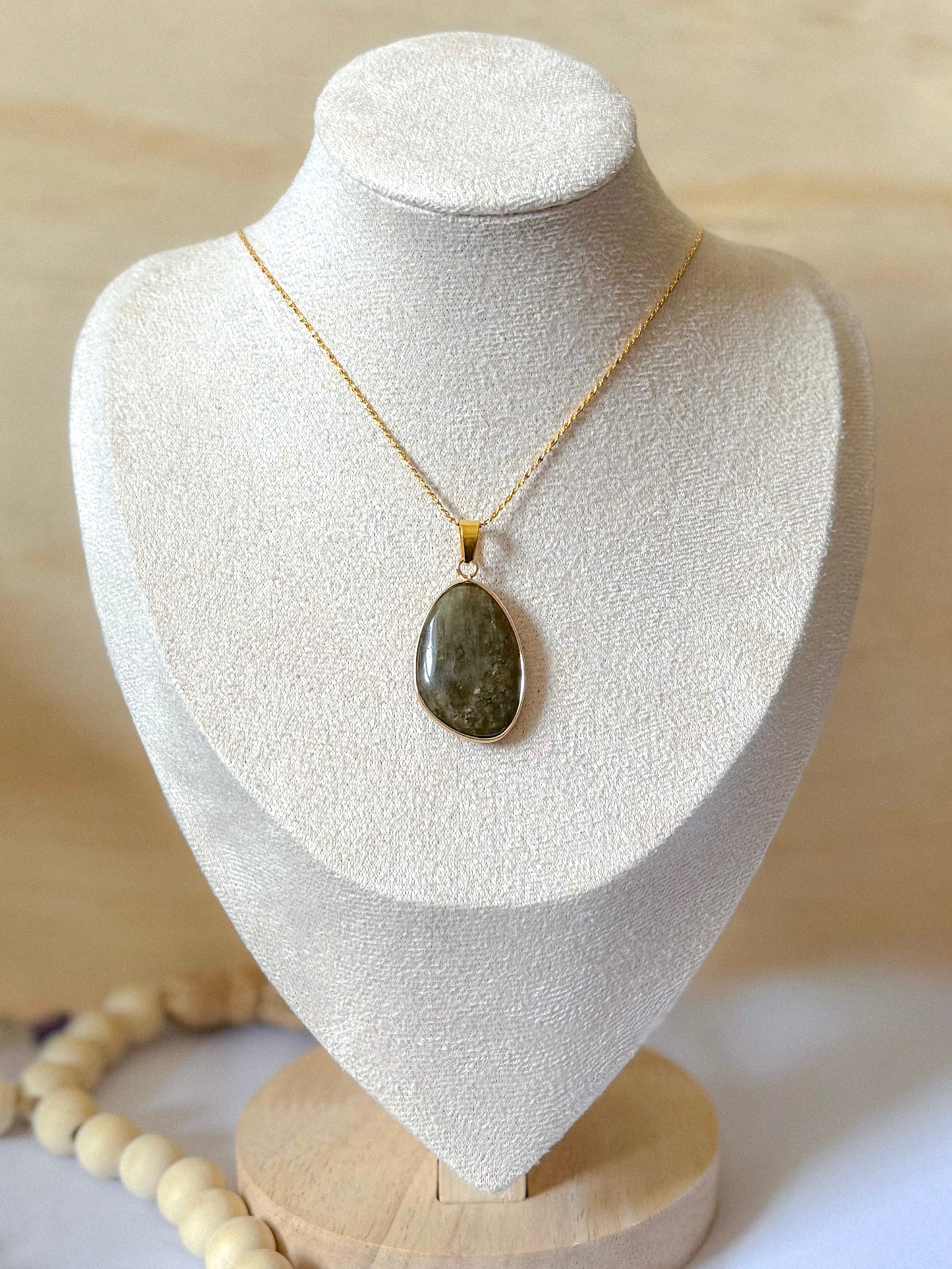 The Lumière Labradorite Necklace