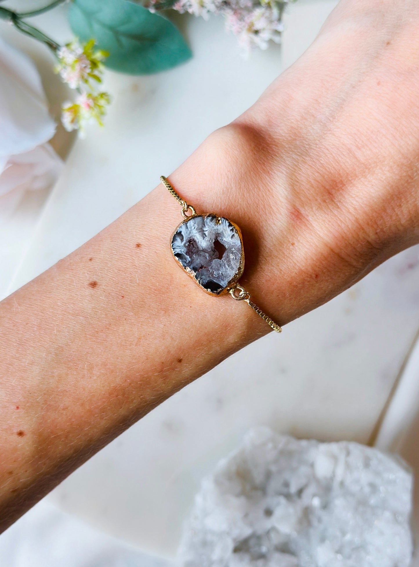 The Gold Agate Geode Minimalist