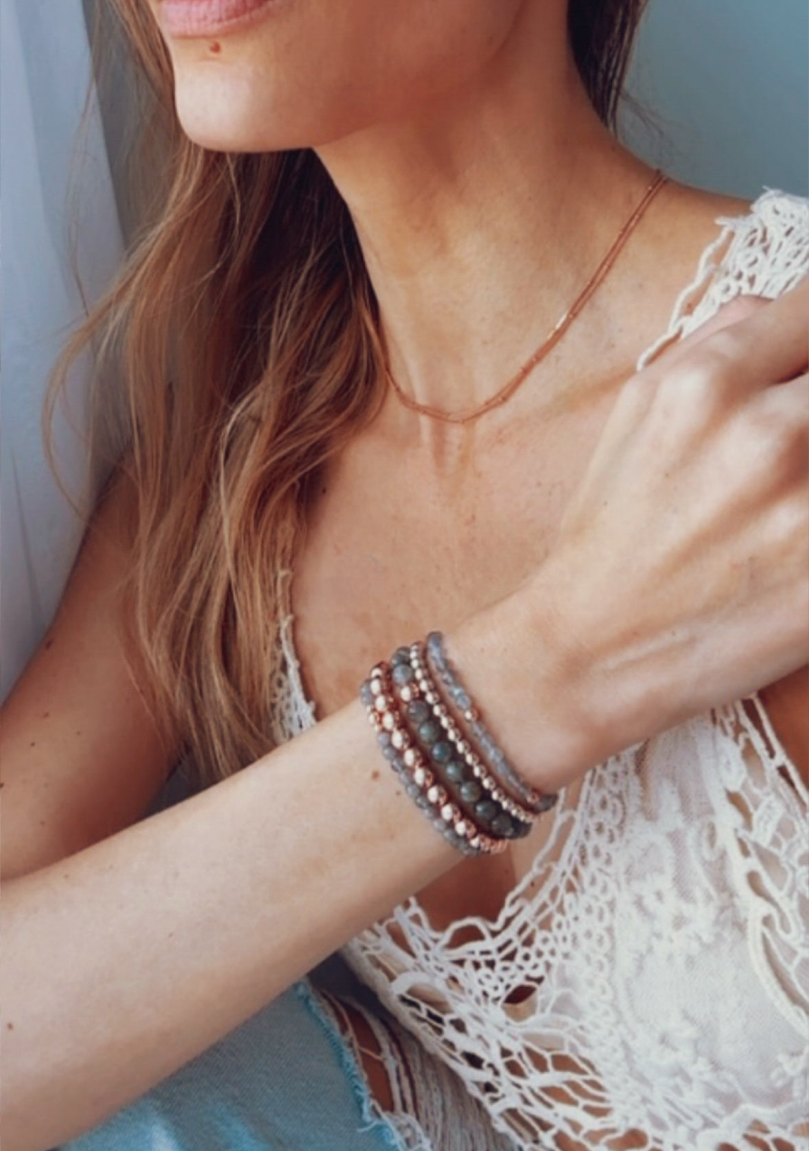 Introducing the "Wanderlust Stack," a captivating gemstone bracelet ensemble designed for the free spirits and wanderers at heart. Crafted with the enchanting Labradorite and the warm embrace of Rose Gold Hematite, this stacking set is more than just jewelry; it's a harmonious blend of beauty and healing properties.
