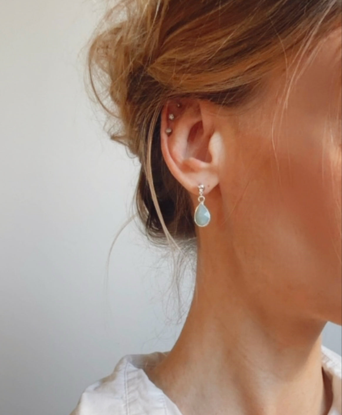The Baya Earrings, crafted from exquisite sterling silver, showcase the timeless beauty of tear-drop-shaped Aquamarine gemstones. Aquamarine, with its serene blue hues reminiscent of the ocean, is used to inspire calmness and clarity.