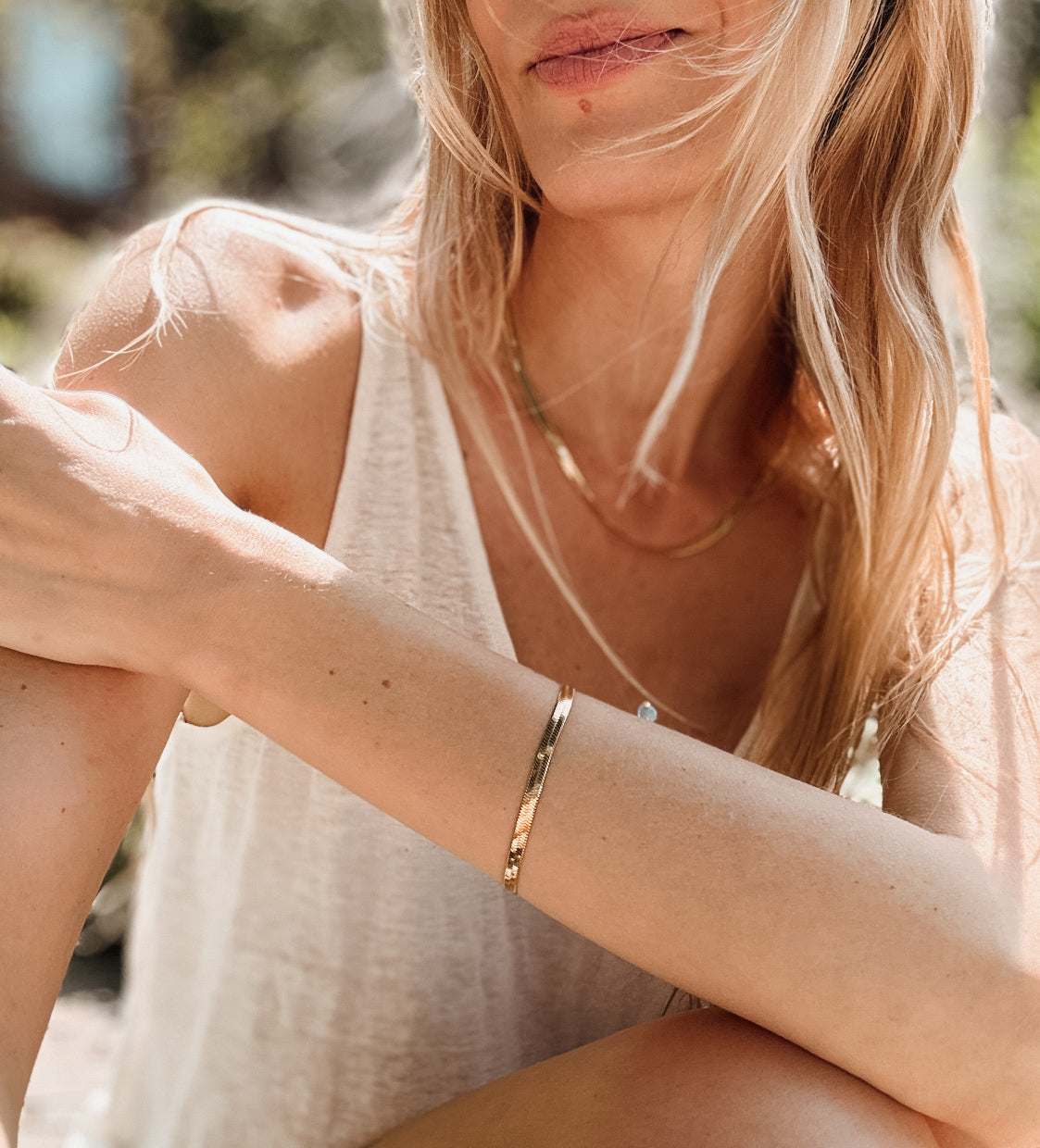 The Isabella Herringbone Bracelet is an exquisite stainless steel bracelet plated in luxury 18k Gold, featuring a captivating Aquamarine bead at the end. 