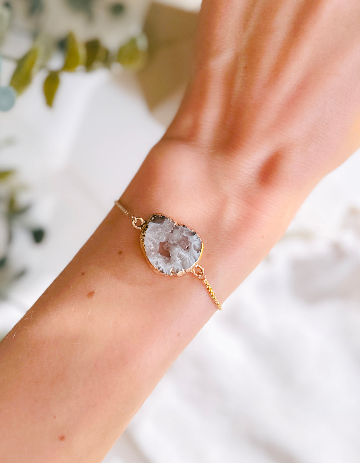 The Gold Agate Geode Minimalist